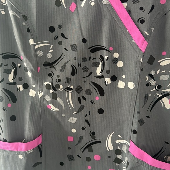 Women’s Scrub Top - Picture 2 of 3